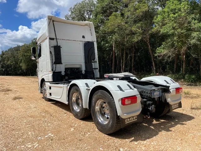 DAF XF 530 6X4 ANO 2024 TETO ALTO COM 303 MIL KM - SUSPENSÃO A AR NA DIANTEIRA - PRONTO PA - Foto 8