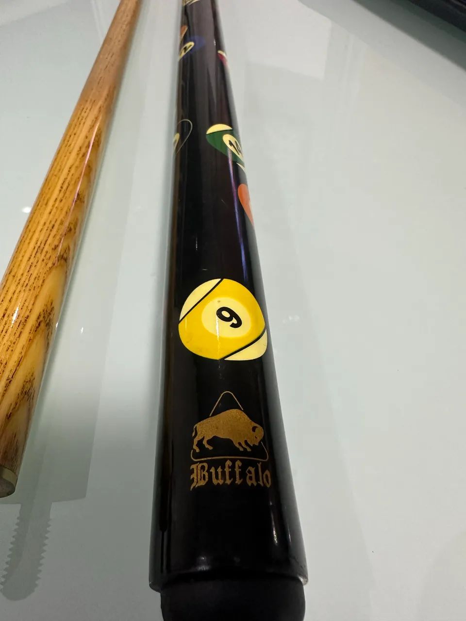Taco de sinuca profissional Buffalo Black bipartido - Foto 4