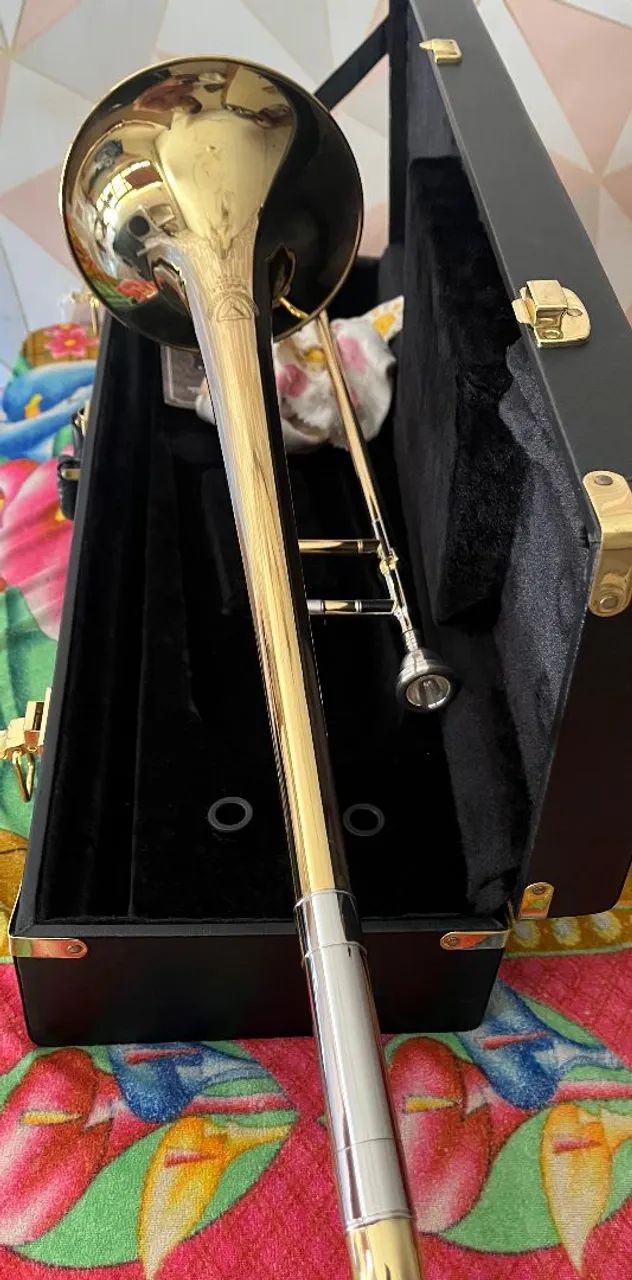 Trombone EAGLE com case em estado de novo - Foto 3