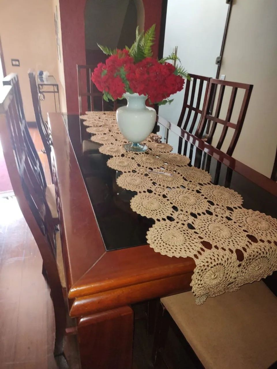 Conjunto mesa jantar 6 cadeiras com cristaleira maciça mogli $6000