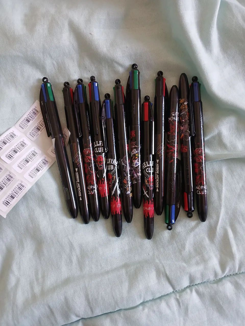 caneta bic stranger things 1 unidade - Foto 2
