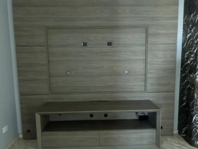 Rack para TV  e painel em excelente estado - Foto 2