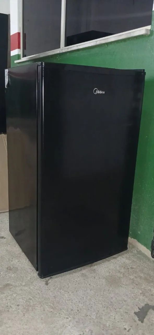 Frigobar Midea preto