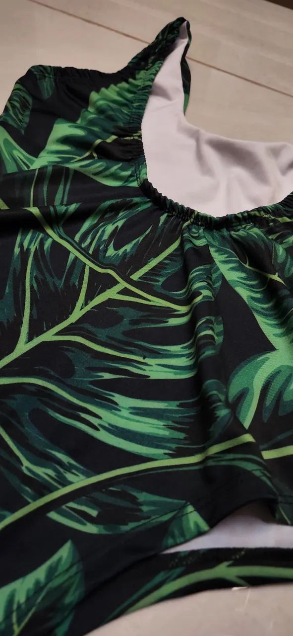 Maio estampado folhas verdes escuras - Foto 4