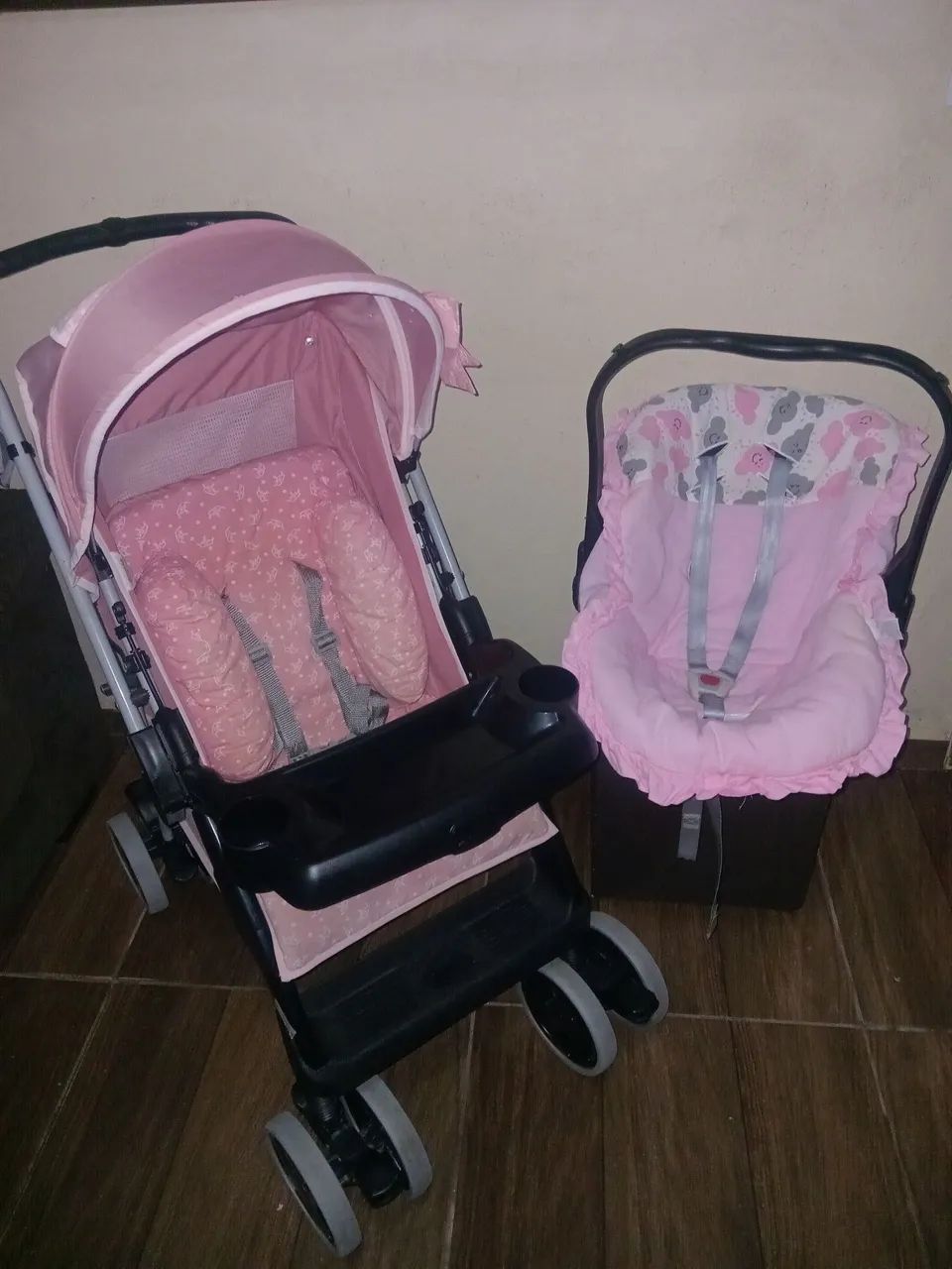 Carrinho de bebê e bebê conforto tutti baby ótimo estado entrego apenas em itapetininga-sp - Foto 2