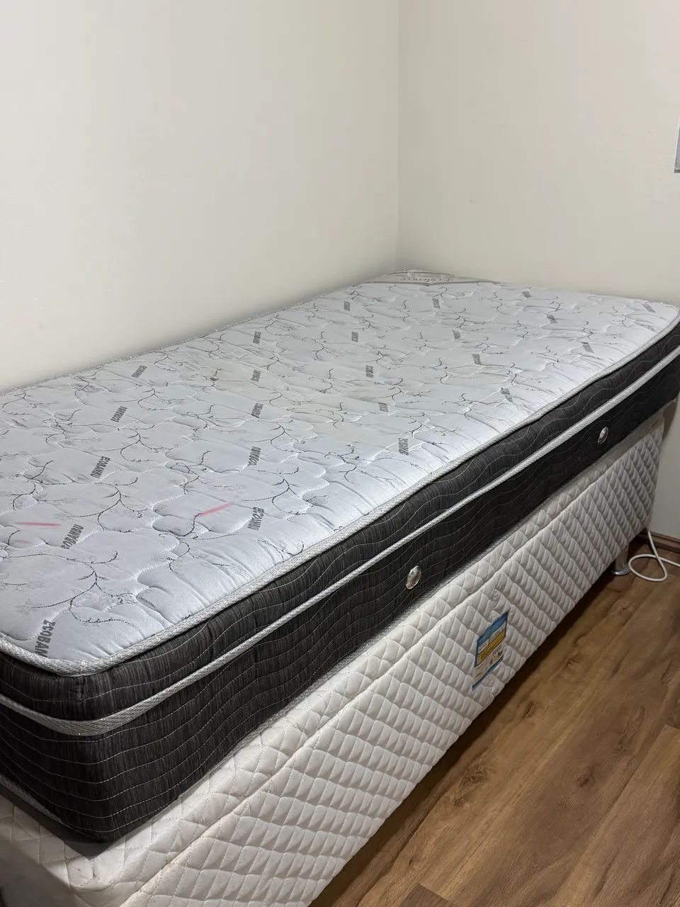 ? VENDO CAMA DE SOLTEIRO COMPLETA