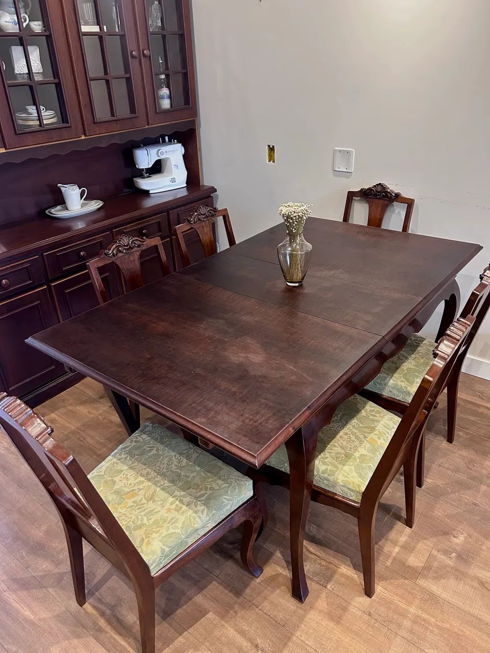 Mesa em Madeira Estilo Clássica 