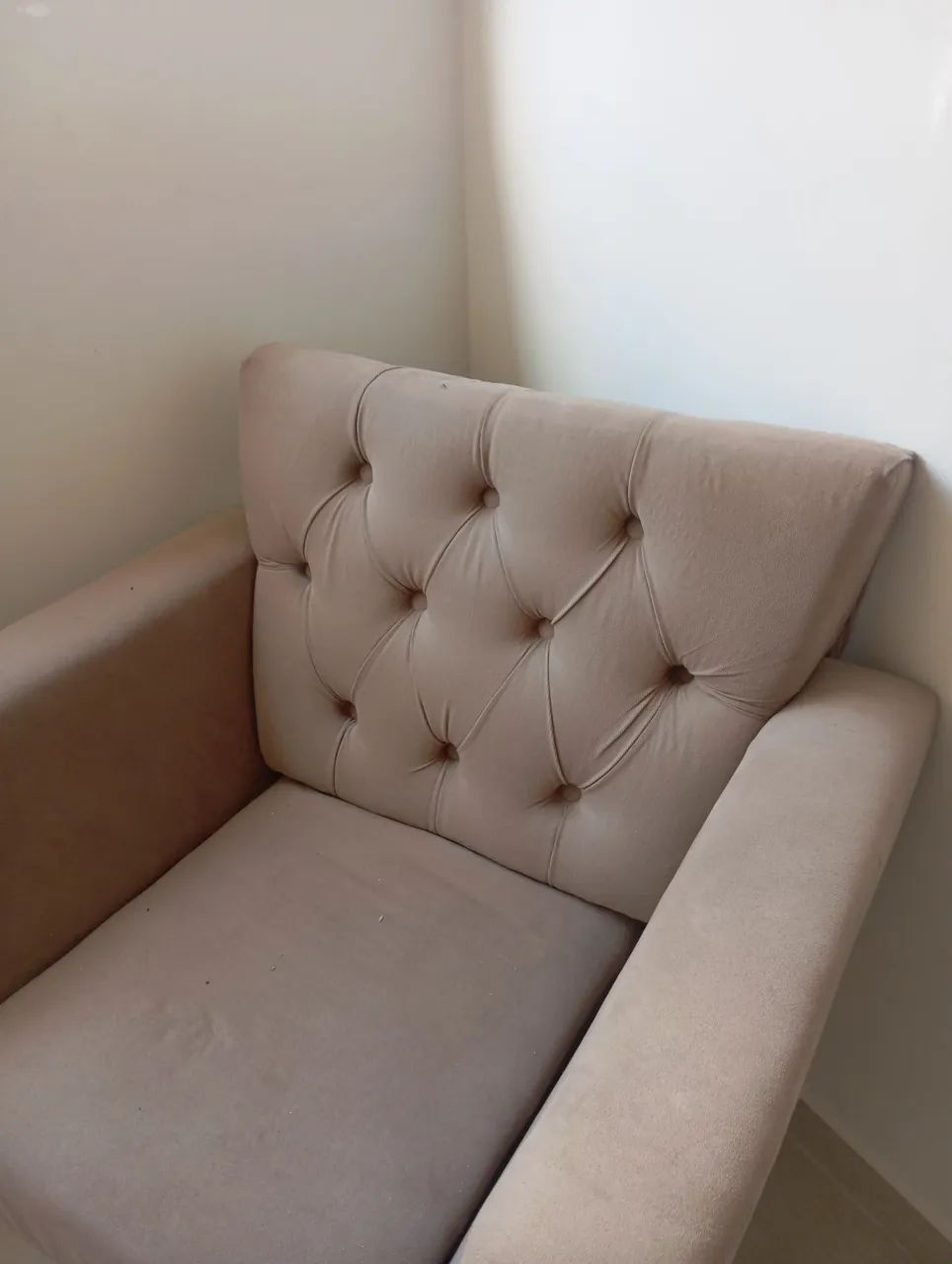 Vendo Poltrona, Ótima qualidade e  lindo desing  - Foto 2