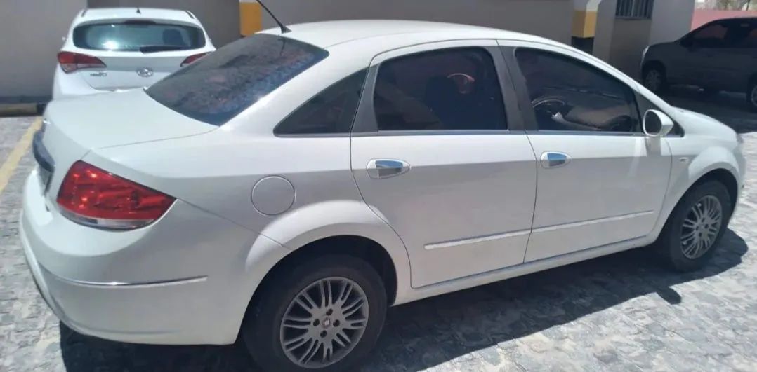 Fiat Linea Essence 1.8 Flex 16V 4P 2016 - Foto 2