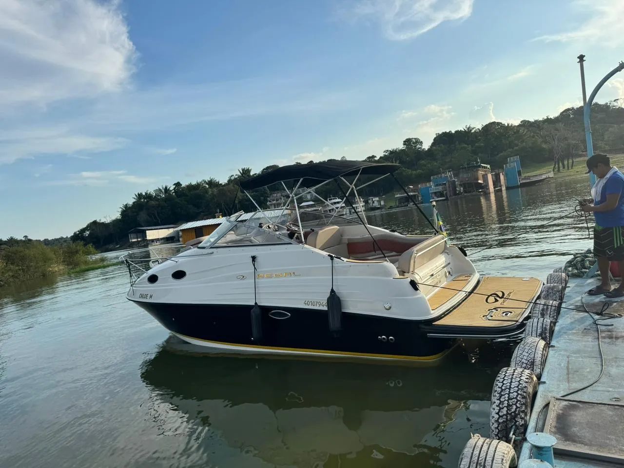 Lancha Regal com gerador  - Foto 4
