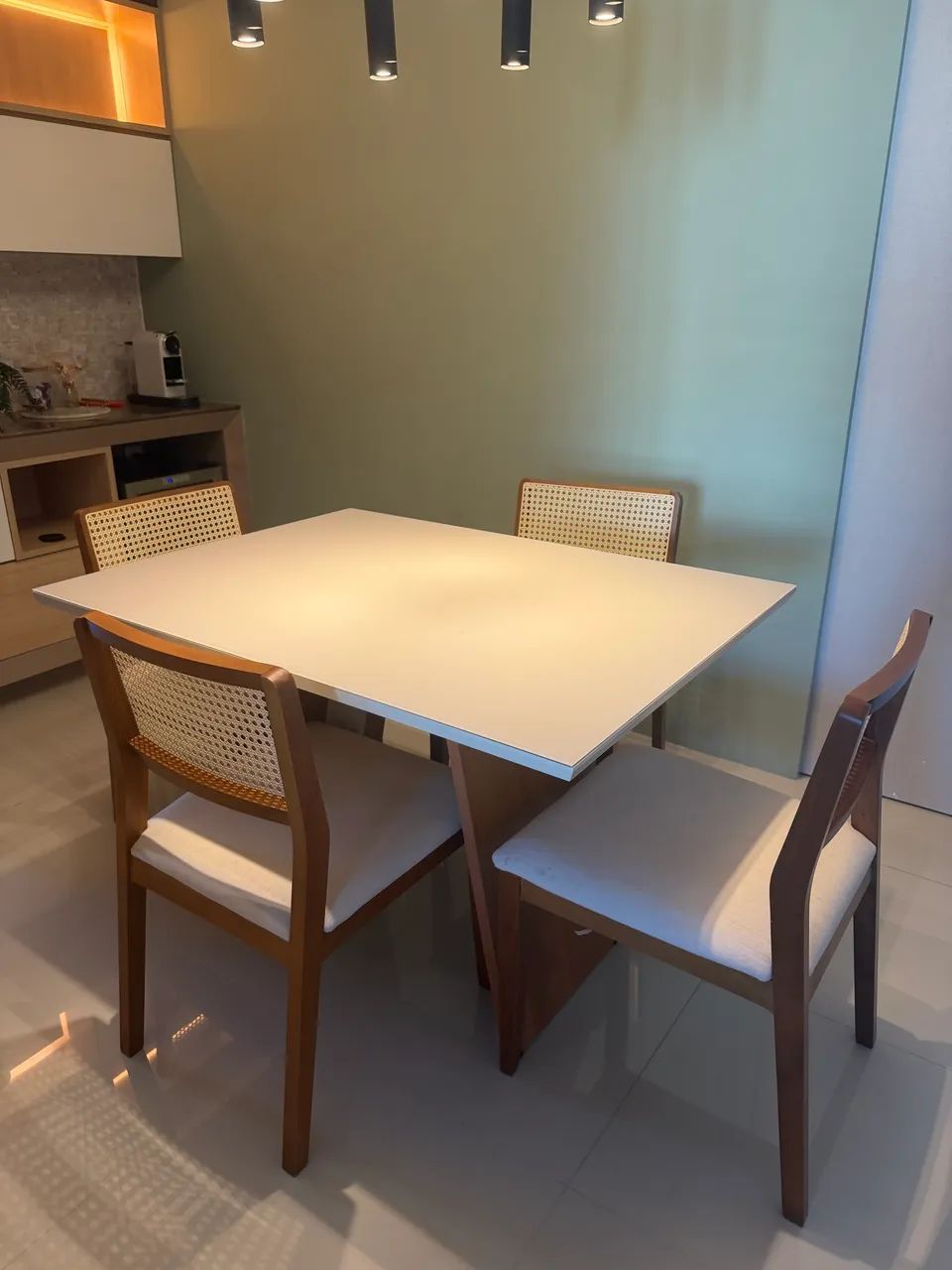 Mesa laca vidro 4 cadeiras 