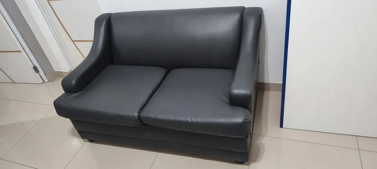 Sofá em couro lindo 