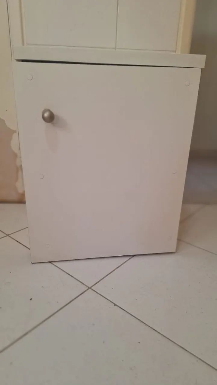 Armário de apoio 