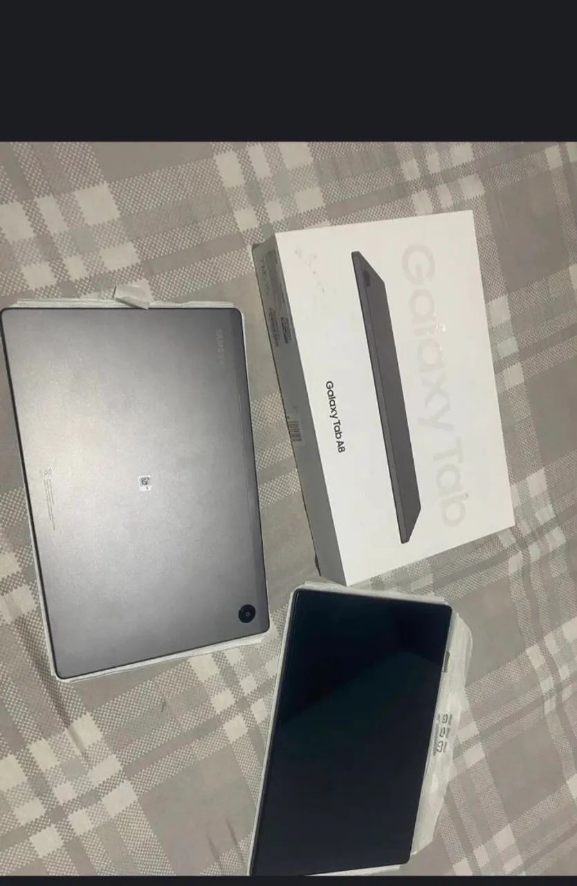 Vendo tablet Samsung A8 10 polegadas muito bom trabalho pra sair rápido 800 reais leva
