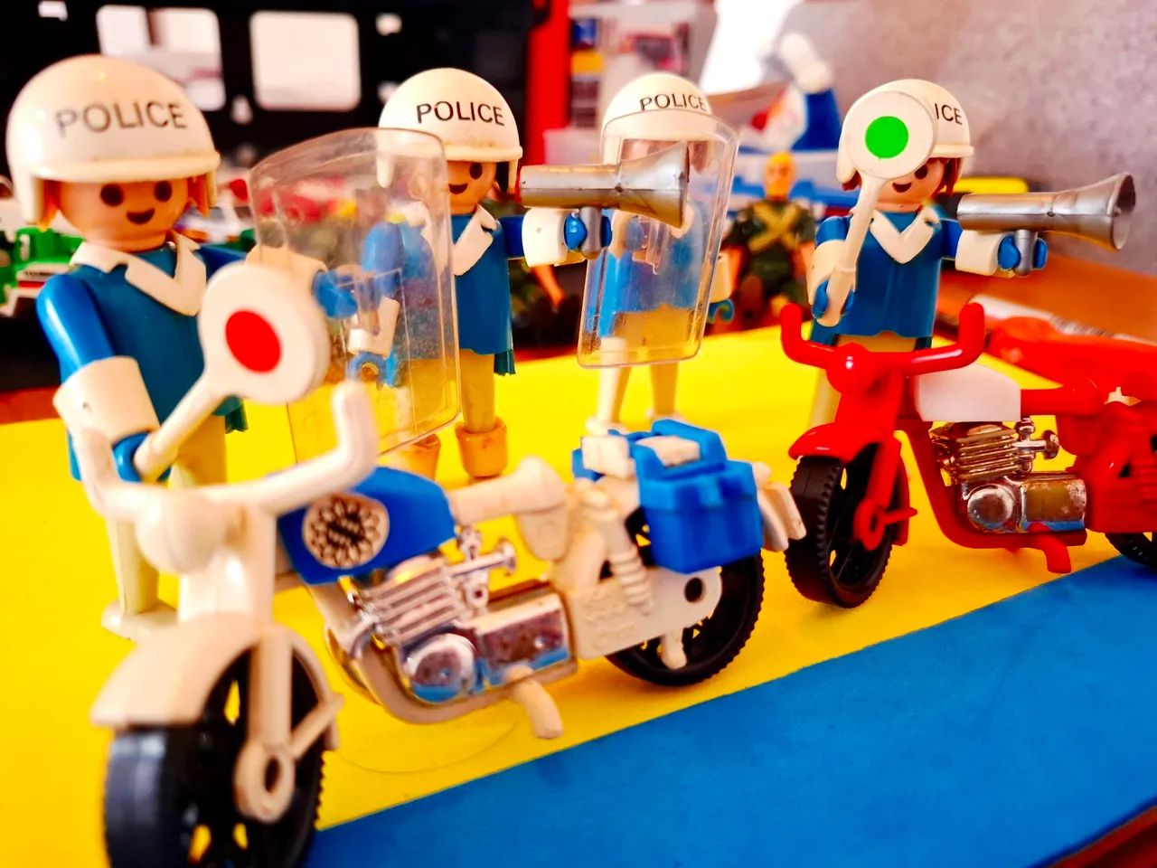 Playmobil anos 80 Polícia de Choque  - Foto 3
