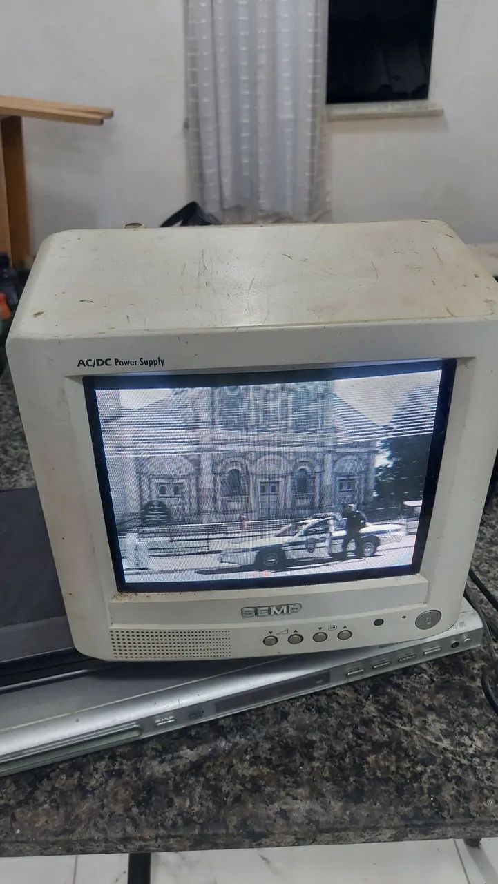 TV SEMP DE 10 POLEGADAS ANTIGA