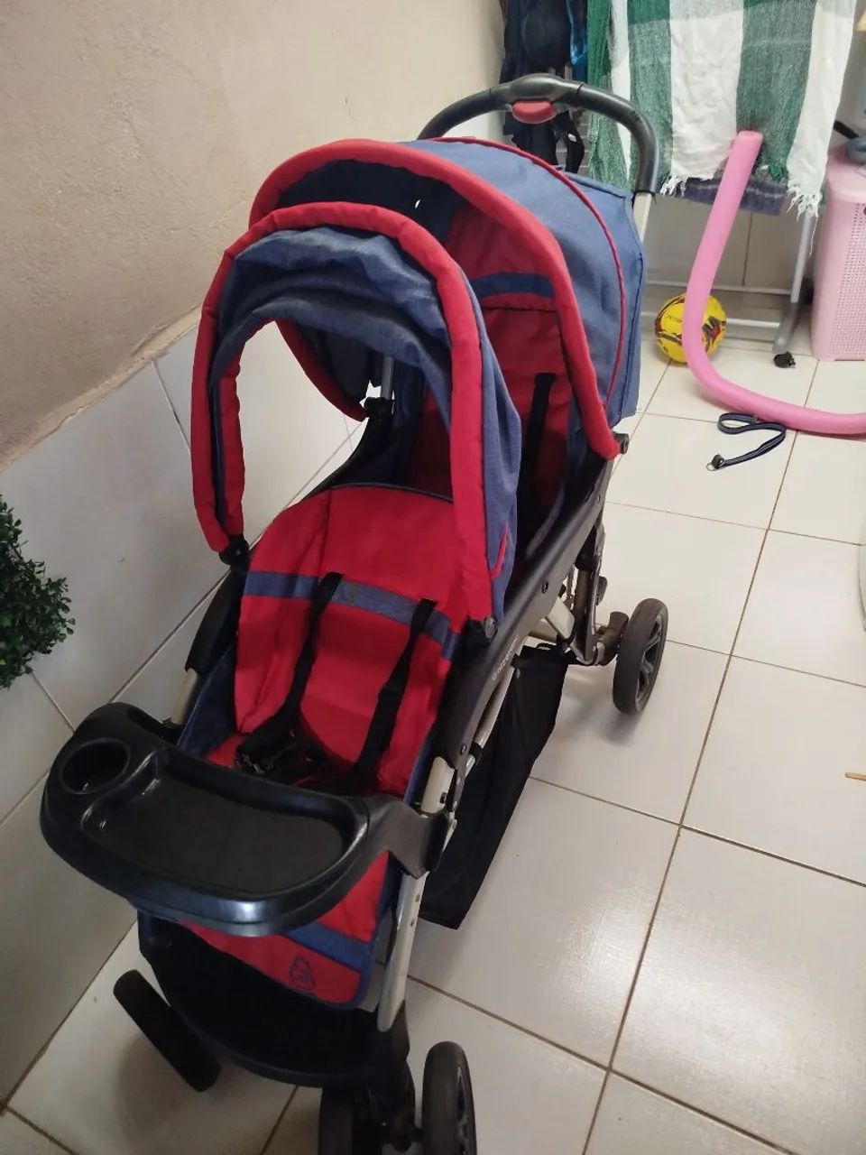 Carrinho de bebê gêmeos  - Foto 2