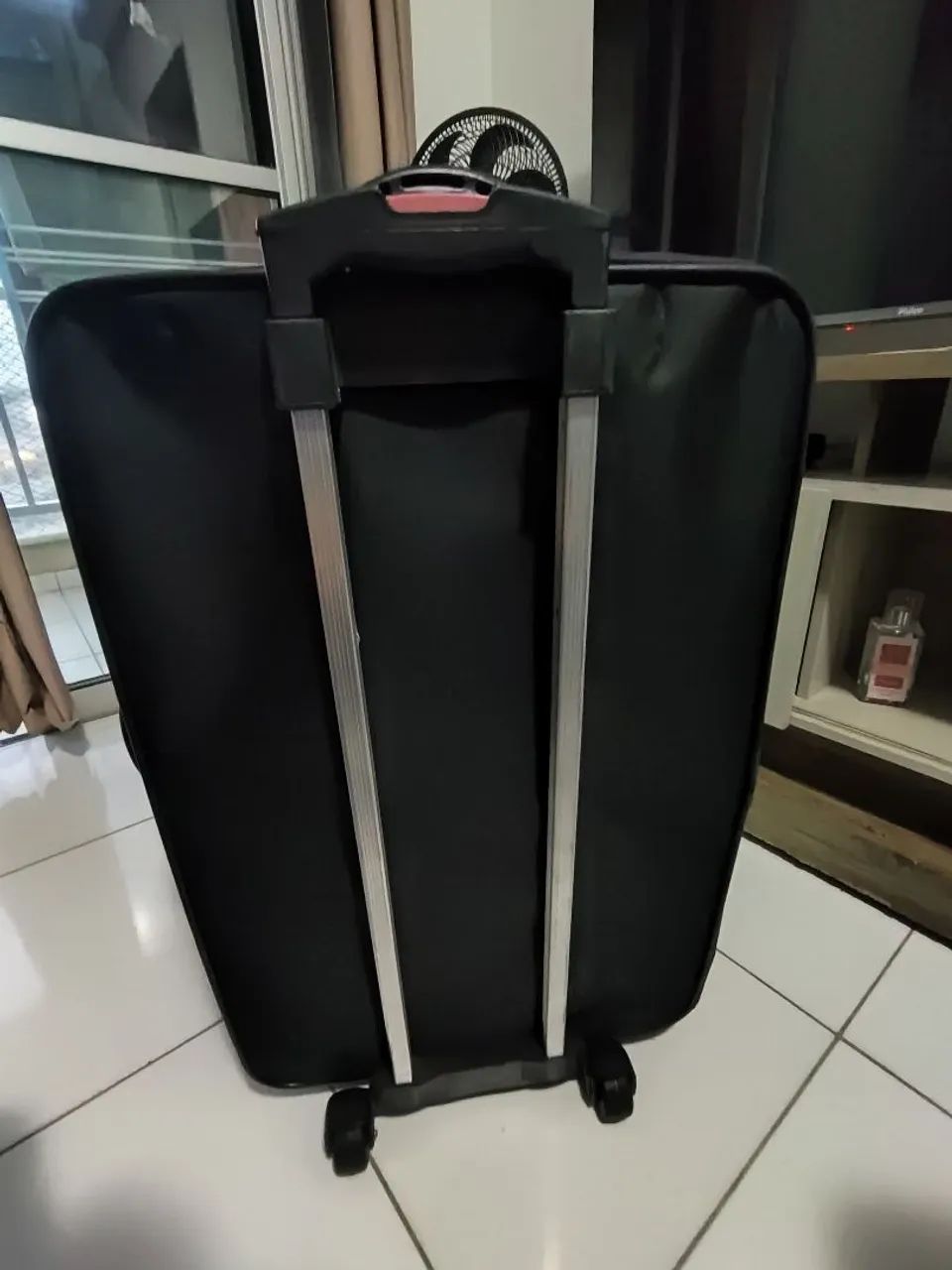Mala 32kg em tecido na cor preta- R$125 - Foto 2