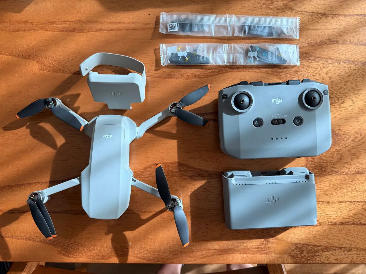Drone DJI Mini 2 Fly More Combo 4K com 3 baterias completo e pouquíssimo uso