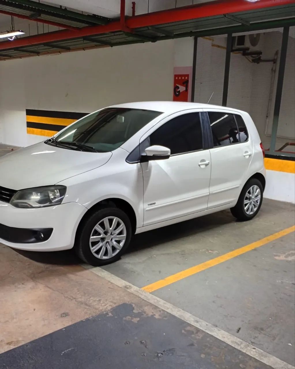 Volkswagen Fox Fox 1.0 Mi Total Flex 8V 3p 2014