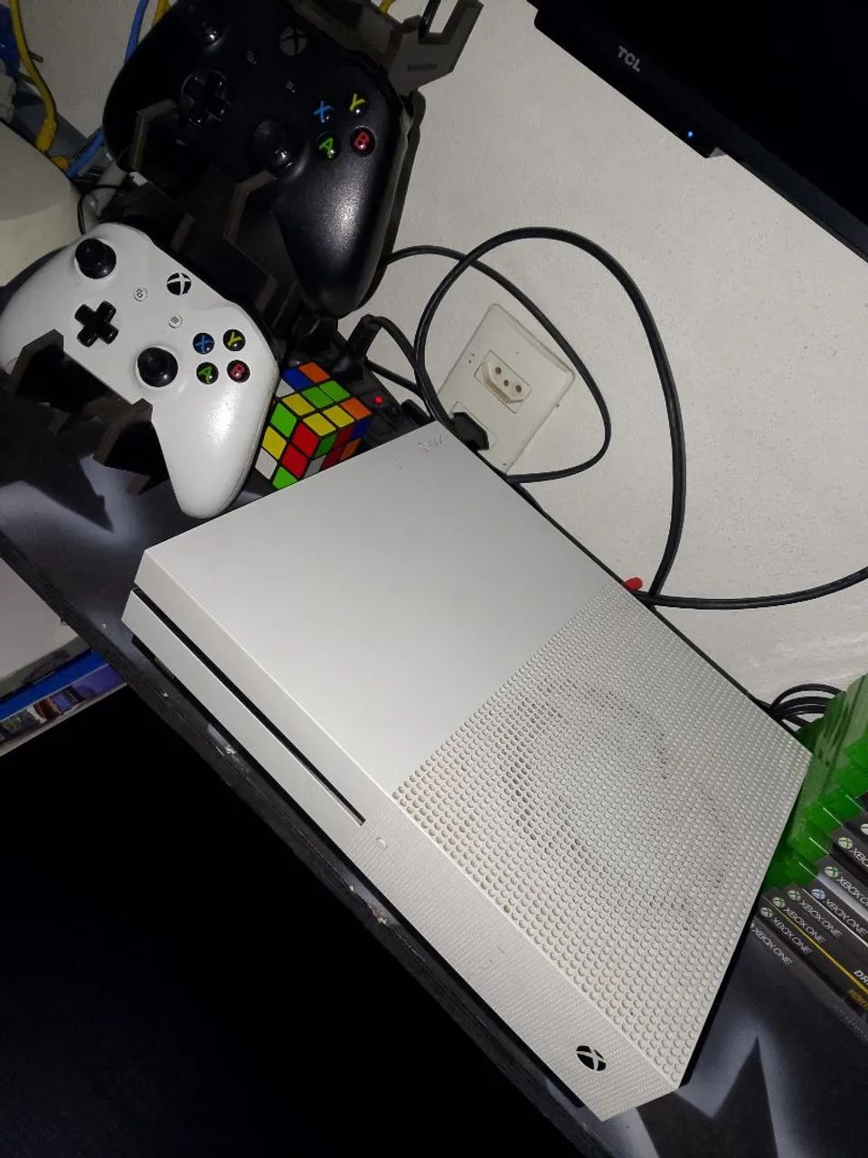 Xbox one S com dois controles  - Foto 2