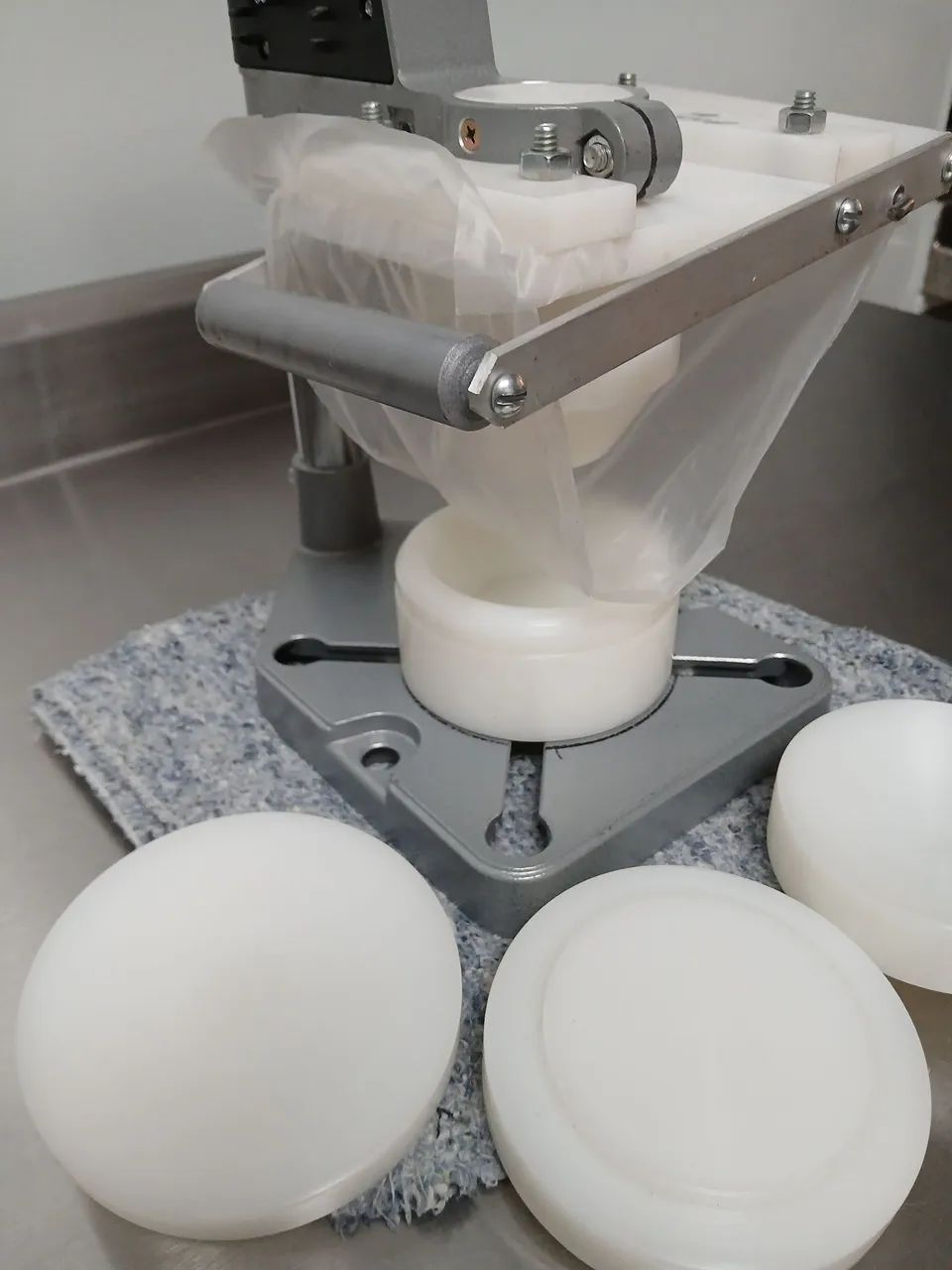 Máquina de Produzir Empadas com Extrator de formas  - Foto 3