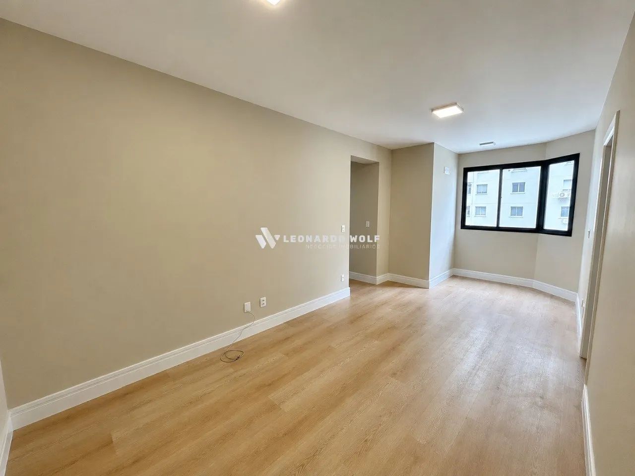 Apartamento com 2 quartos sendo 1 suíte e garagem coberta na Agronômica/Florianópolis