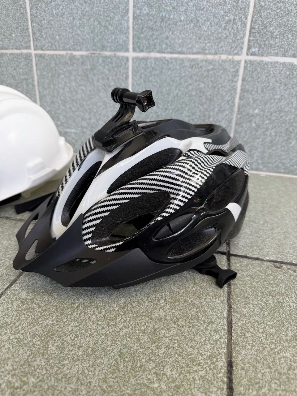 Capacetes de bicicleta e de obra - Foto 2
