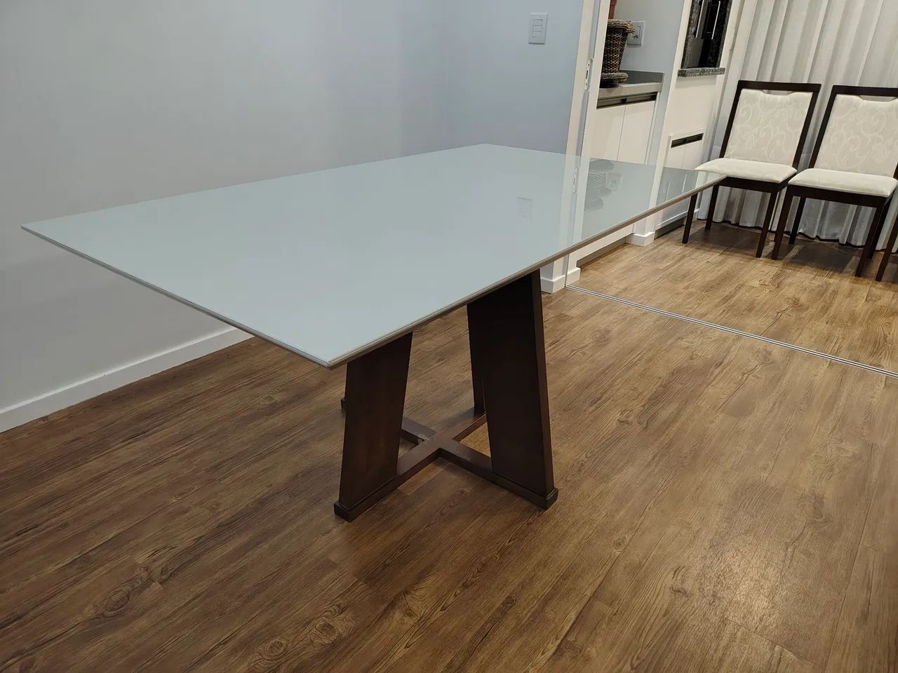 Mesa para 6 lugares com tampo em vidro branco - Foto 2