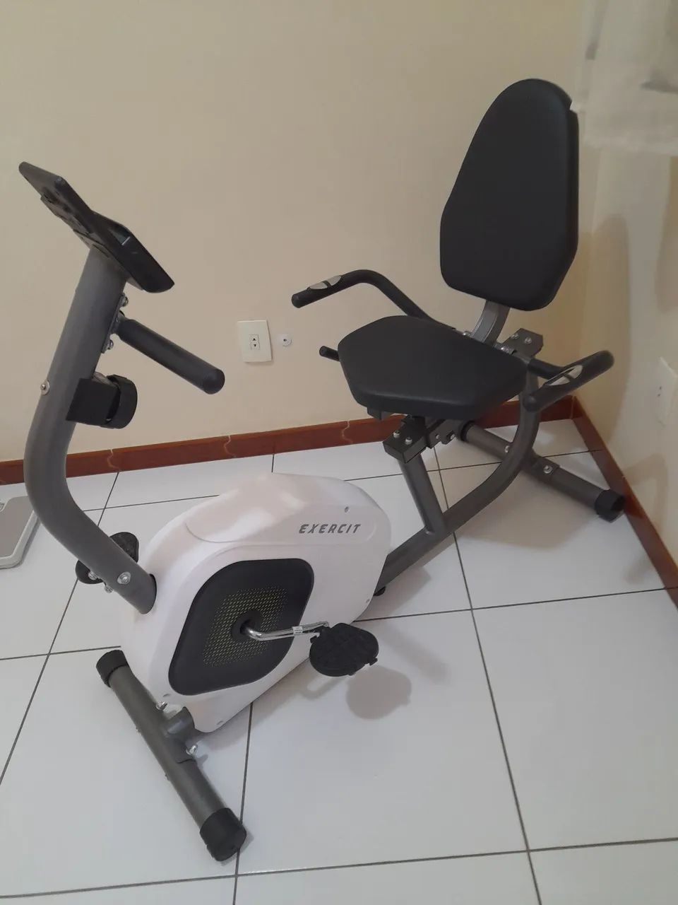 Bicicleta ergométrica horizontal Nova.