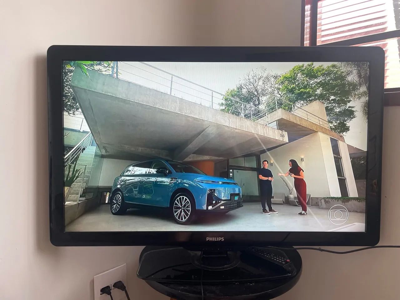 Tv 40 Polegadas com mancha na tela que não interfere no funcionamento, NÃO É SMART 