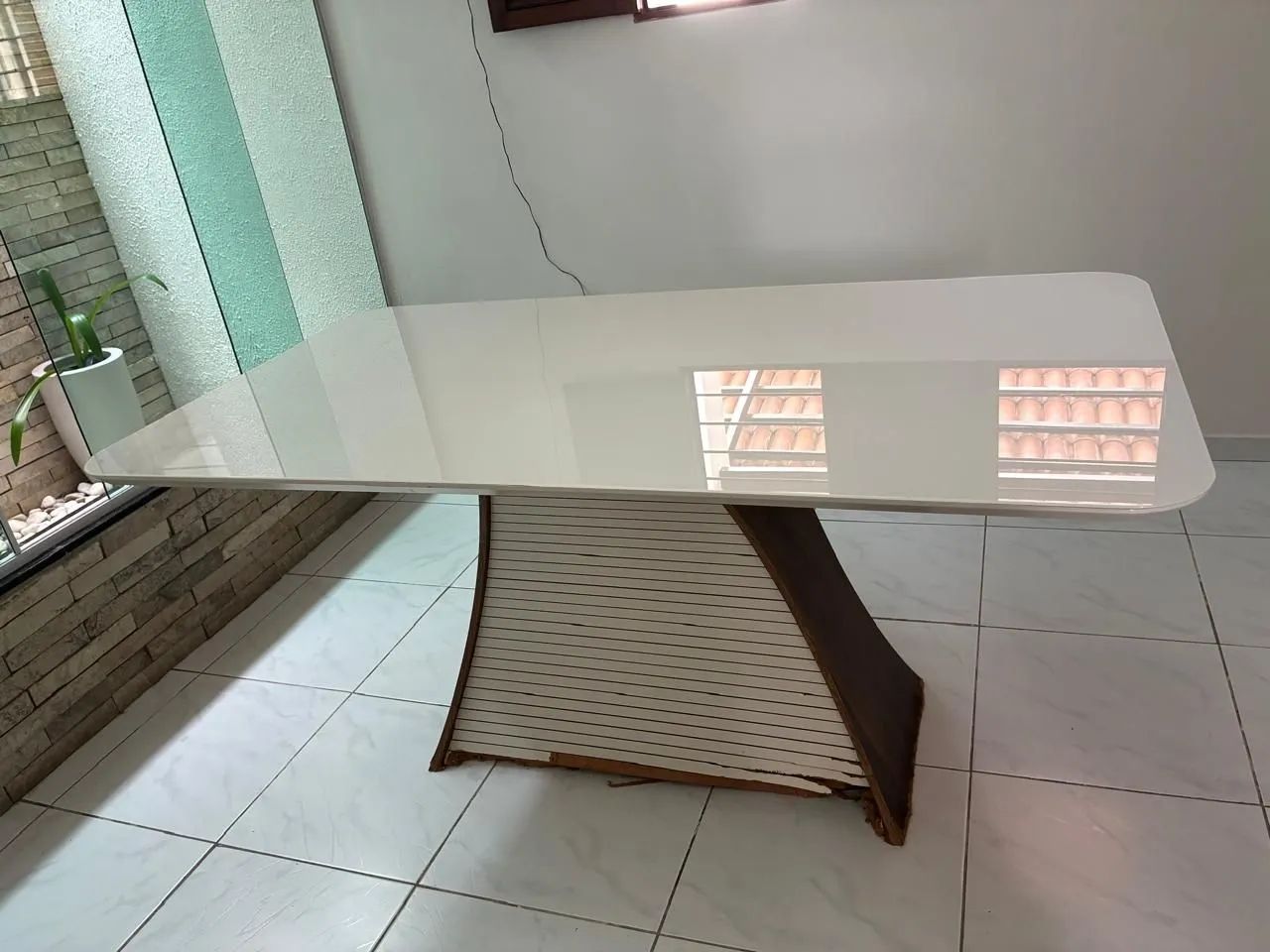 Mesa com tampo de vidro sem as cadeiras. - Foto 4