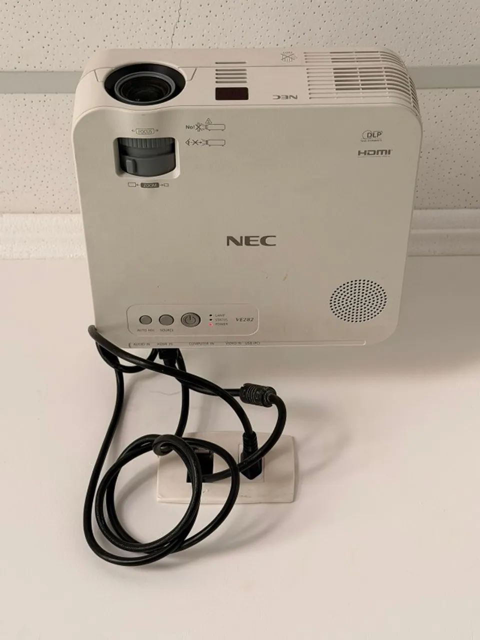 Projetor NEC modelo VE282