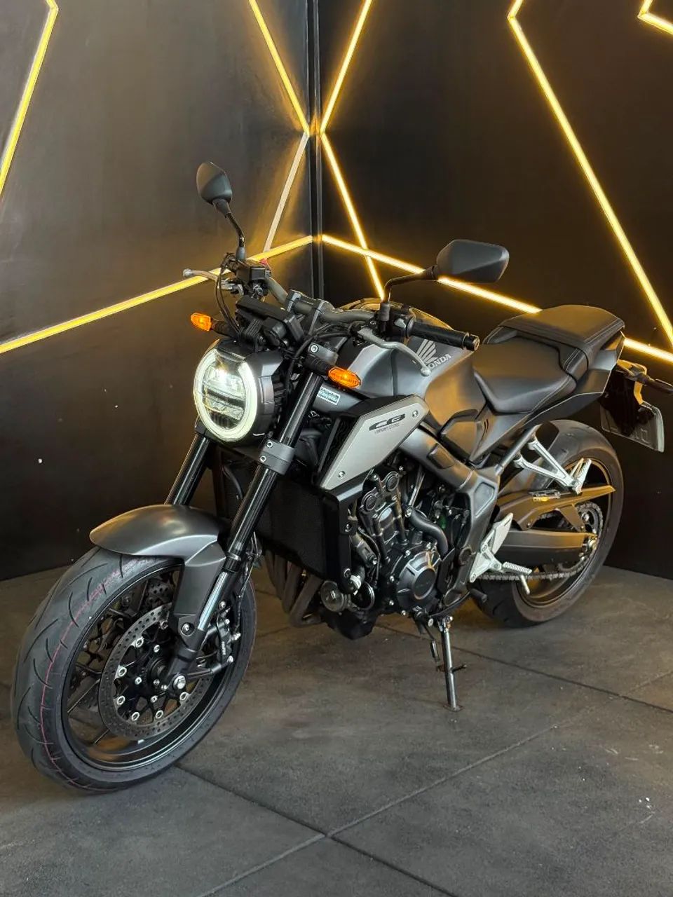 CB 650 R 2024 - Foto 2
