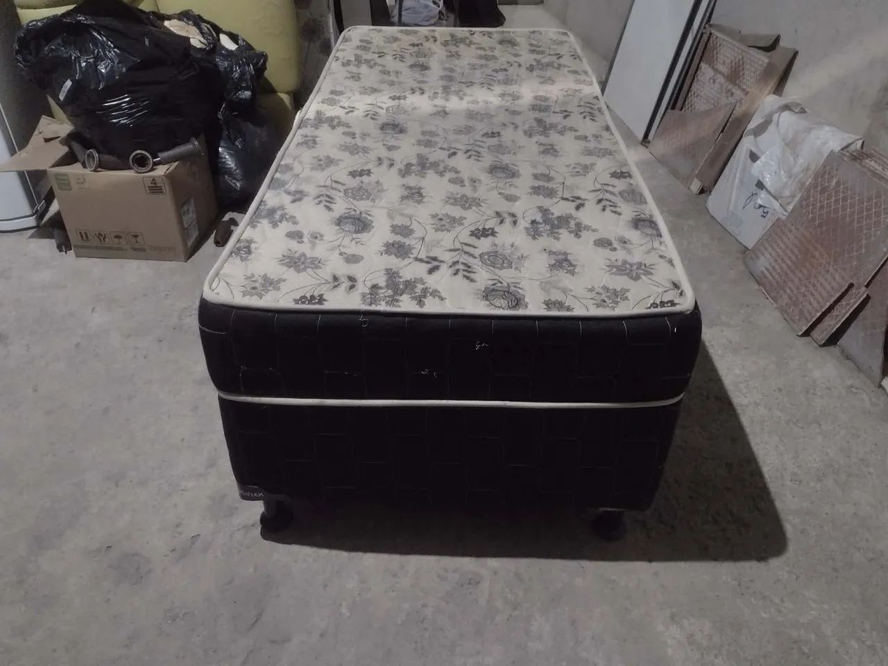 Cama box  de solteiro com colchão 
