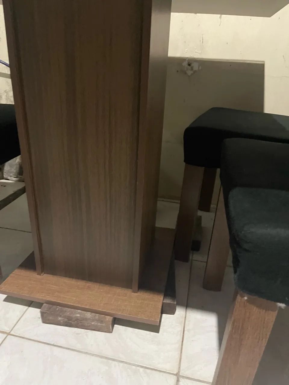 Mesa de jantar com 4 cadeiras - tampo de vidro preto - Foto 5