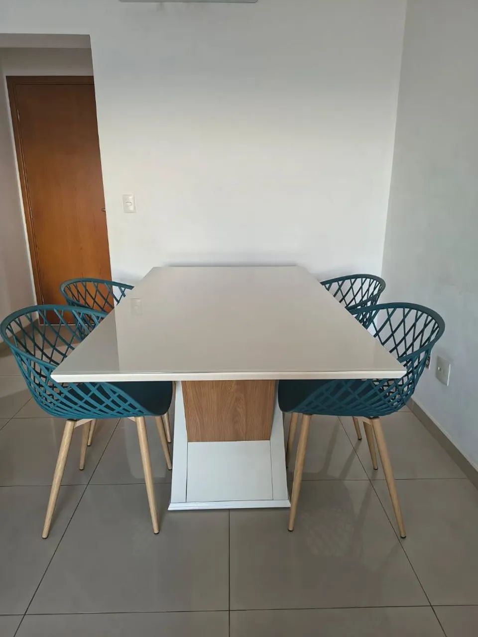 Conjunto Mesa de Jantar com Cadeiras