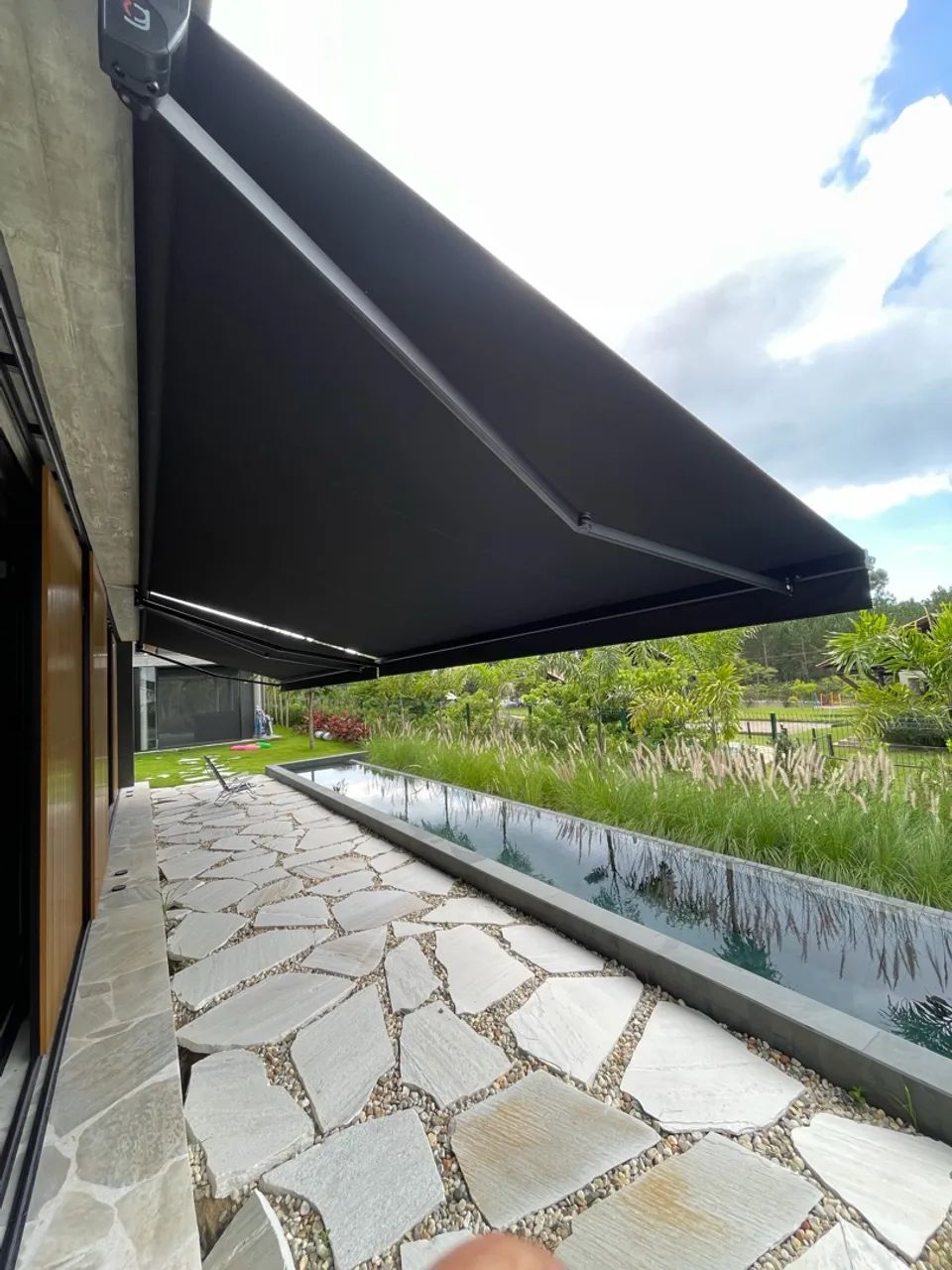 Toldo articulado motorizado
