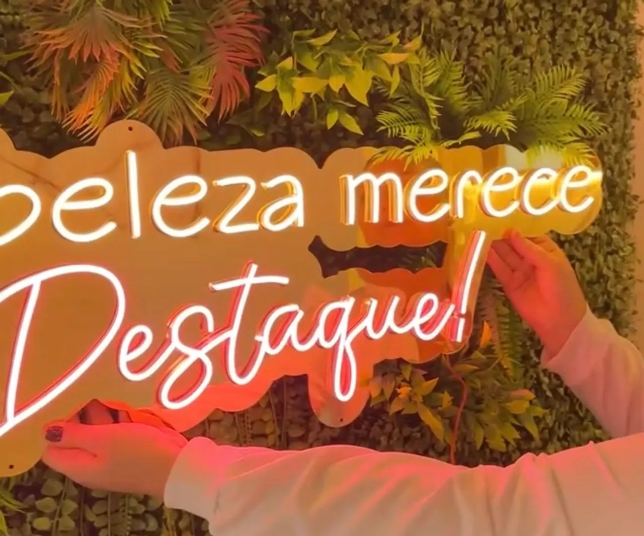 Placa de neon com frase  - Foto 3