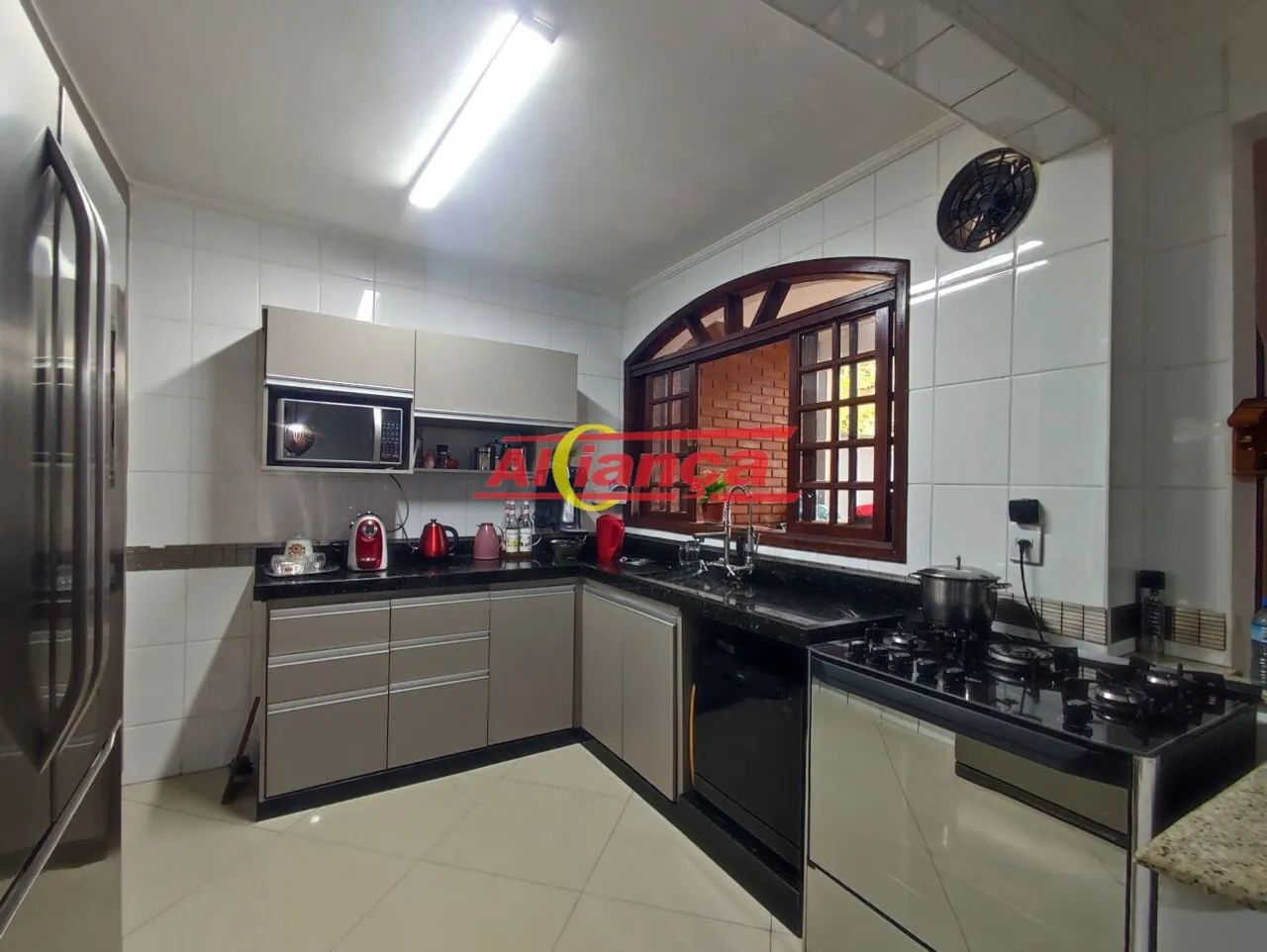 Casa Térrea 220m², com 3 quartos e 1 suíte à venda na Vila Augusta