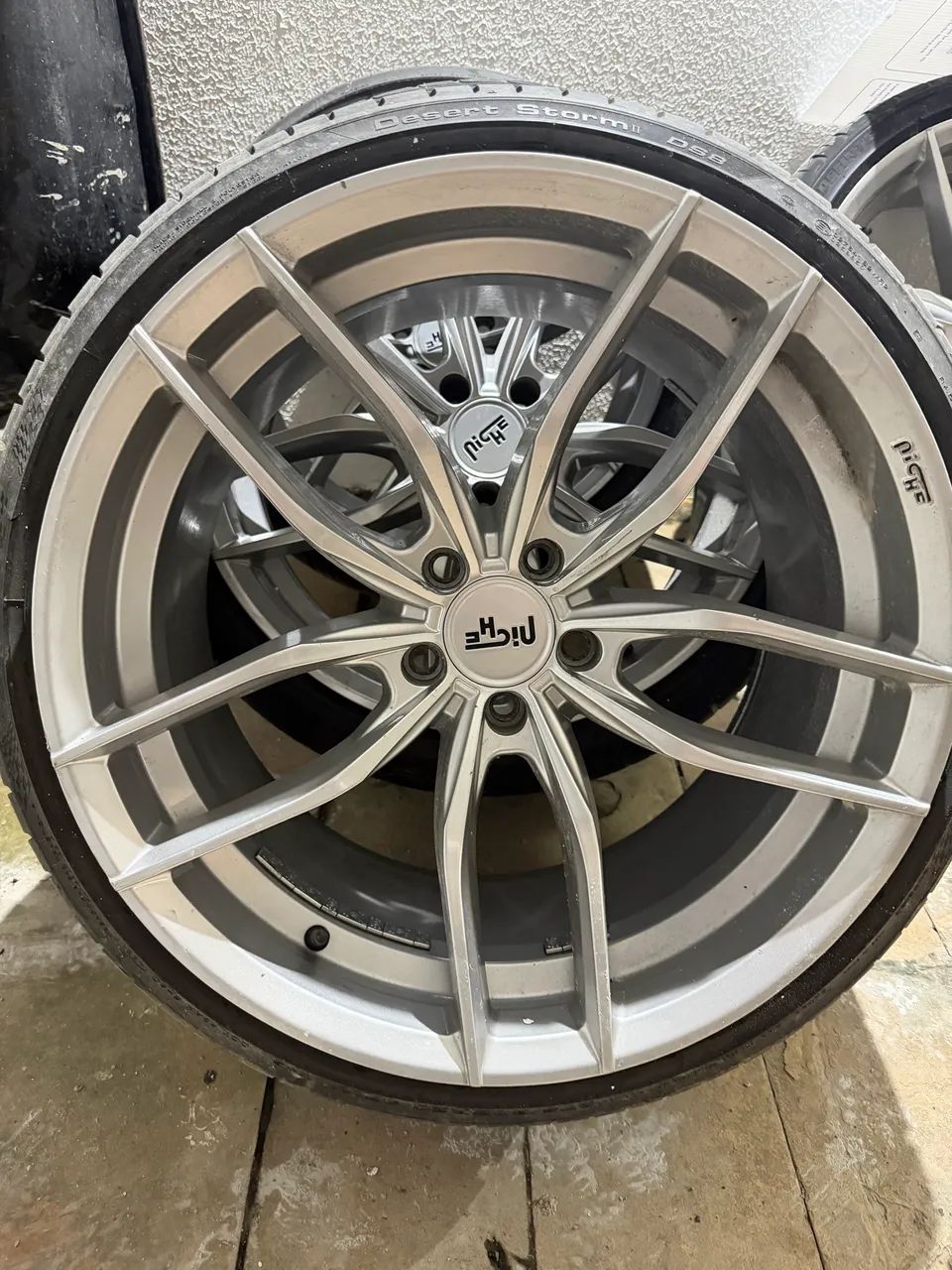 RODA ARO 20 com pneus