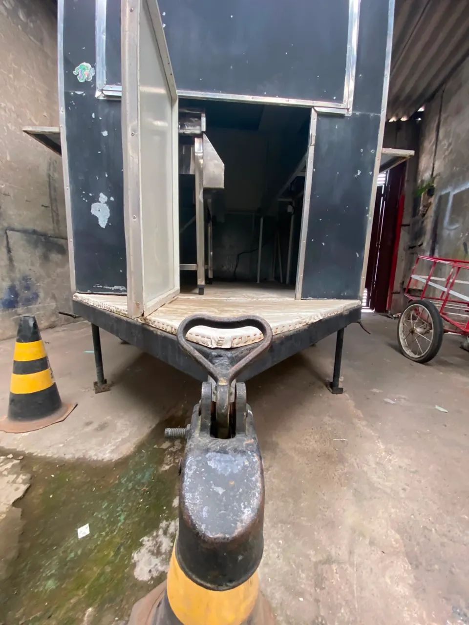 TRAILER PARA COMERCIO