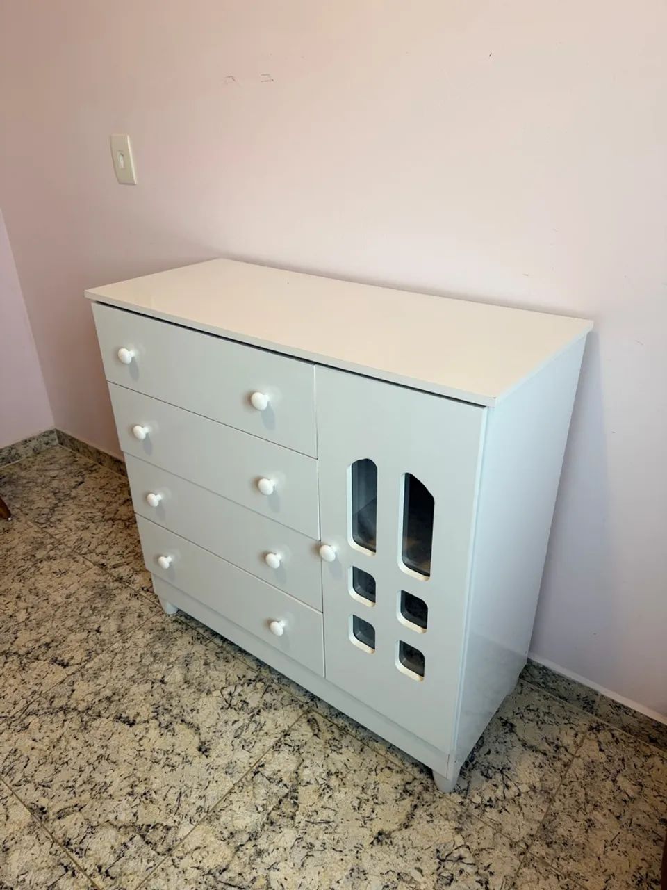 Roupeiro, cômoda, berço e colchão em estado de novo - Foto 2