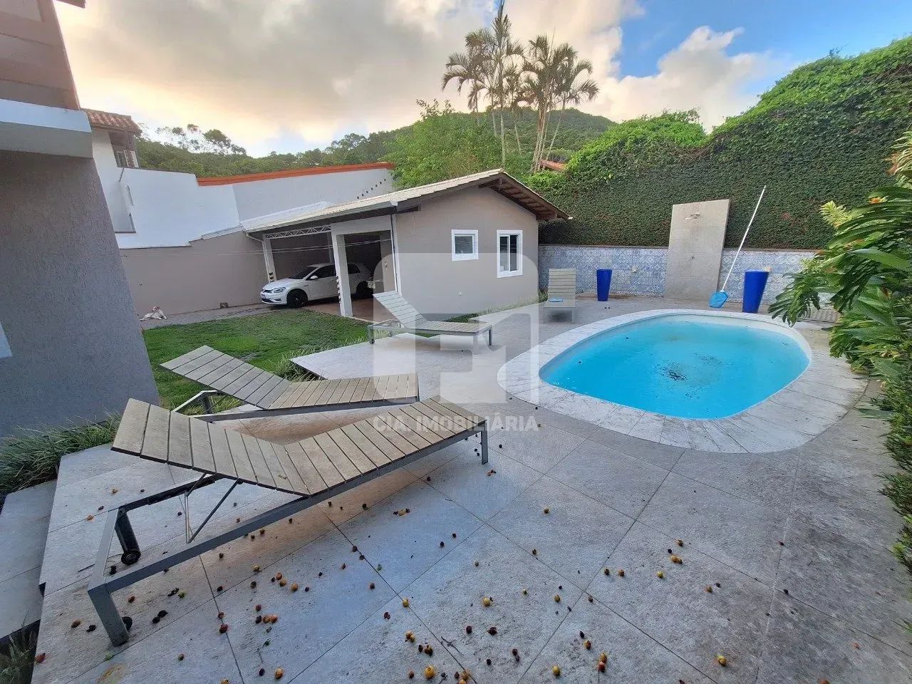 Casa de 5 dormitórios à venda no Sambaqui - Foto 4