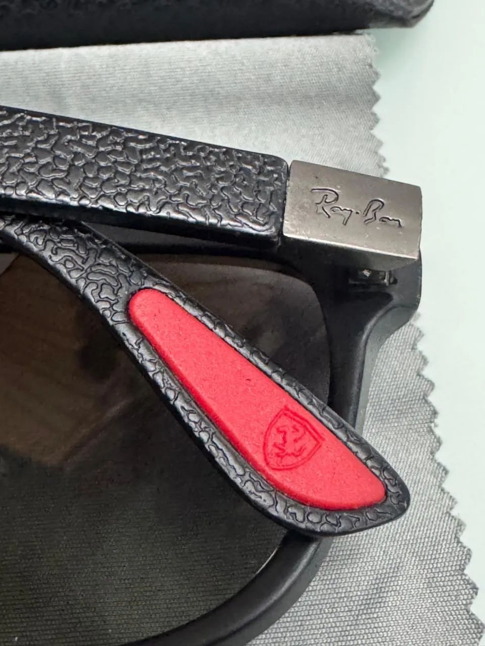 Óculos de sol Ray-Ban modelo scuderia 142. - Foto 3