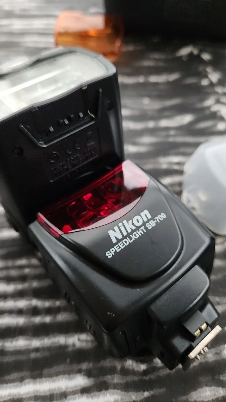 Flash NIKON SB-700 speedlight