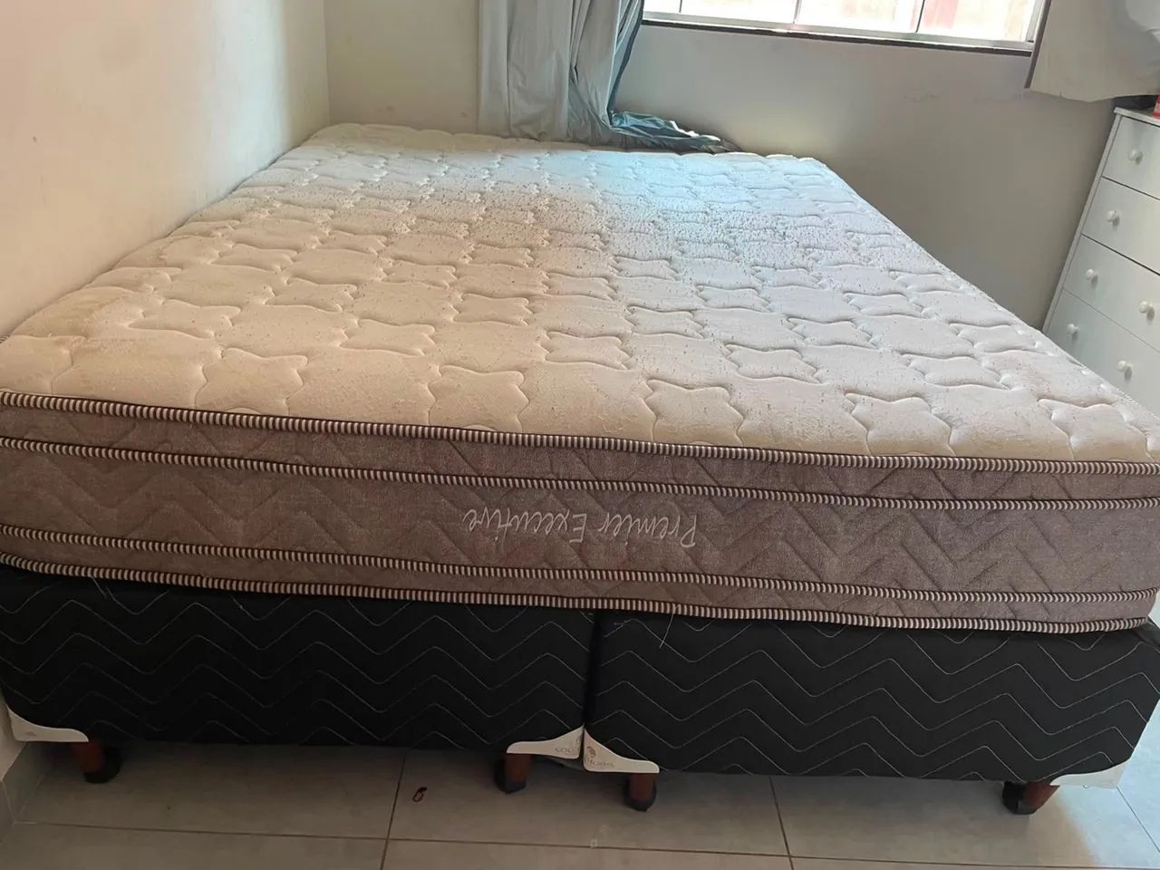 Cama box queen mais colchão 