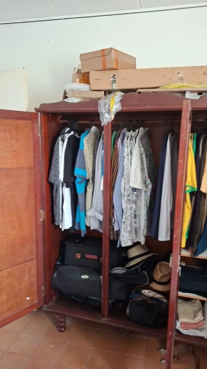 Vendo guarda-roupa de madeira maciça  - Foto 3
