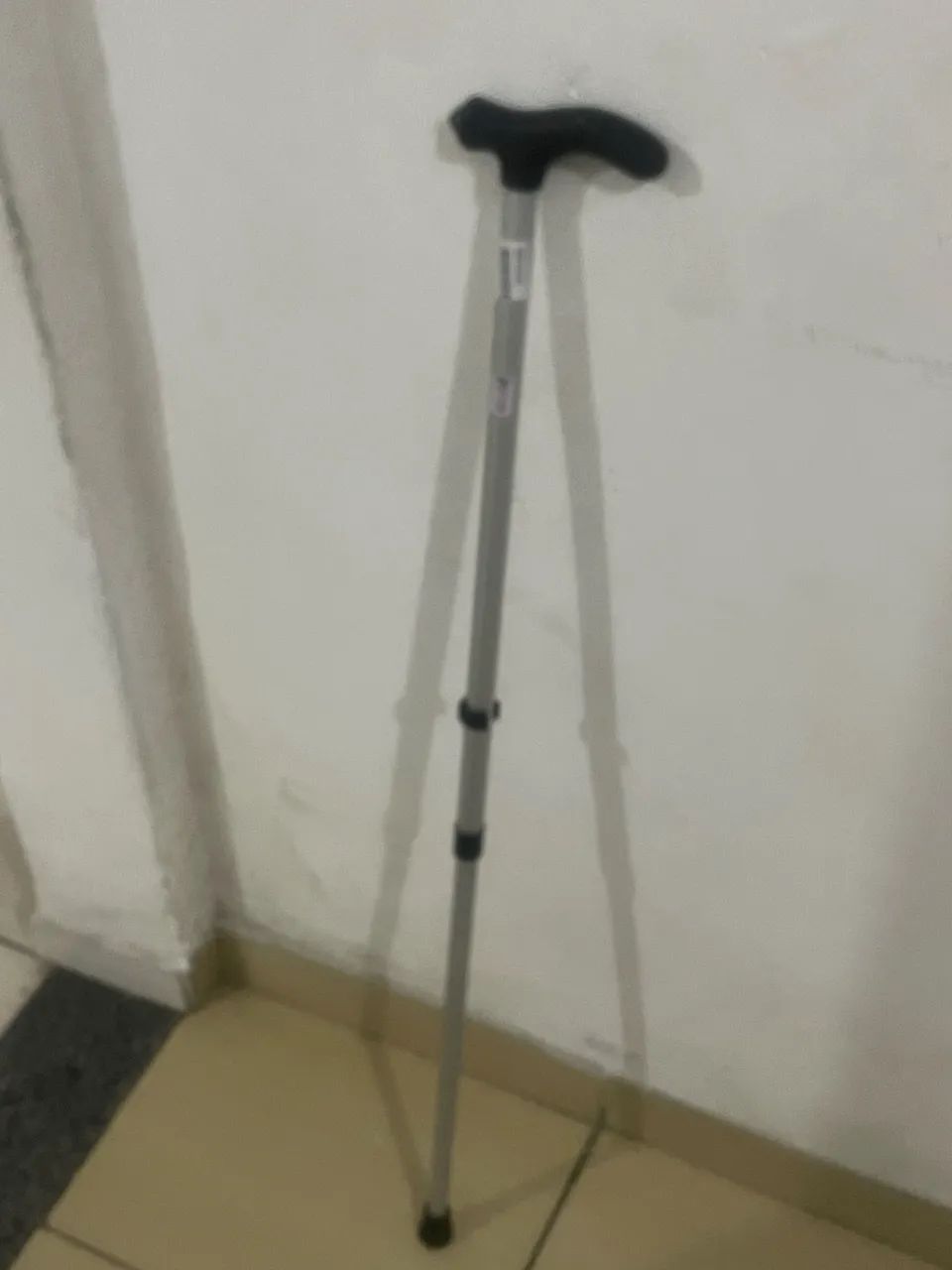     Bengala Ortopédica Regulável Nova e Pronta para Uso - Foto 2