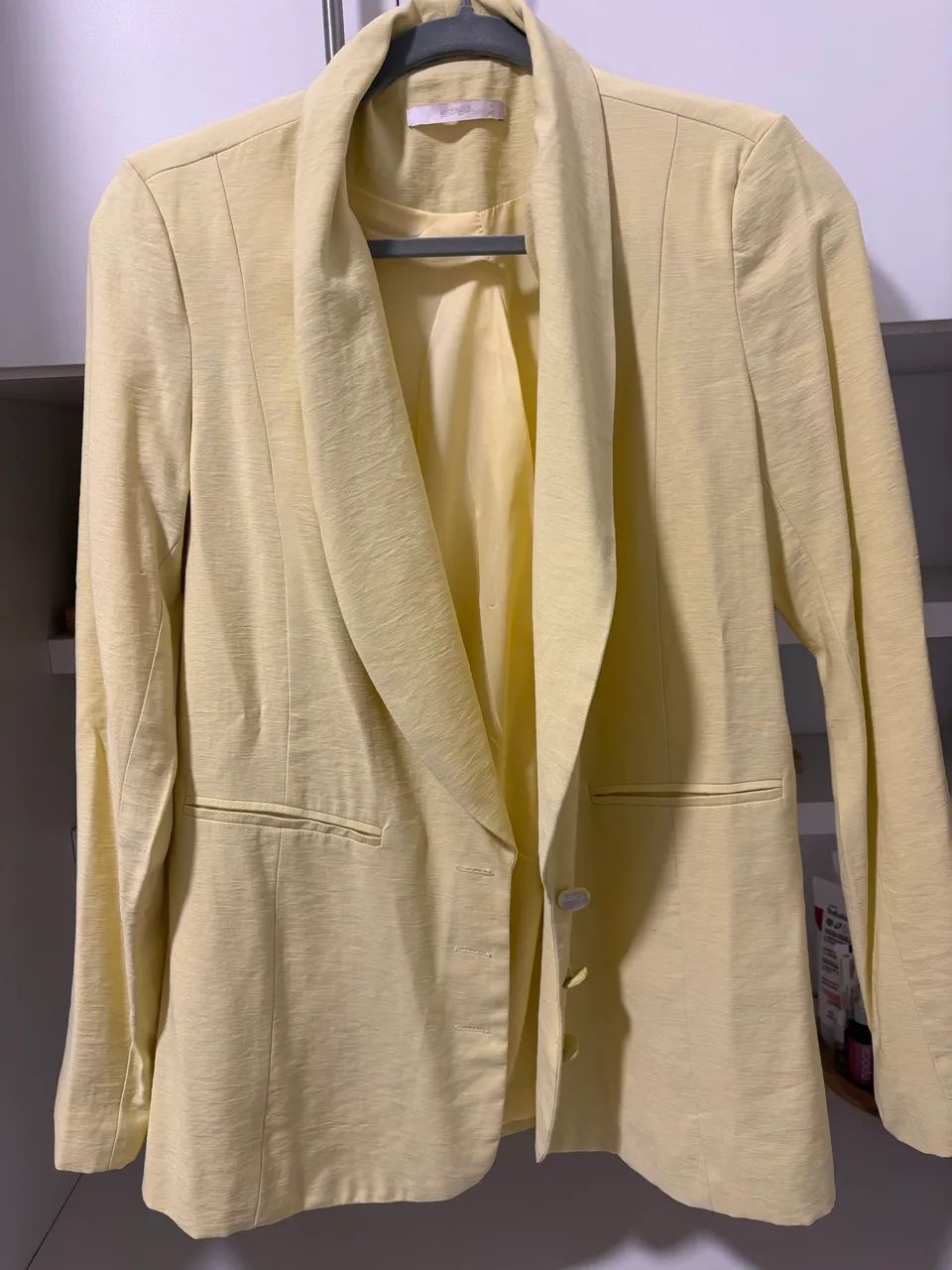 Blazer amarelo manteiga lez a lez